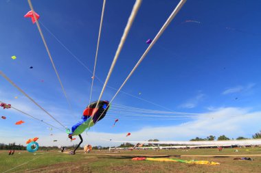 CHA-AM - 10 Mart: 12. Tayland Uluslararası Uçurtma Festivali 'nde 9 Mart 2012 tarihinde Naresuan Kampı, Cha-am, Tayland