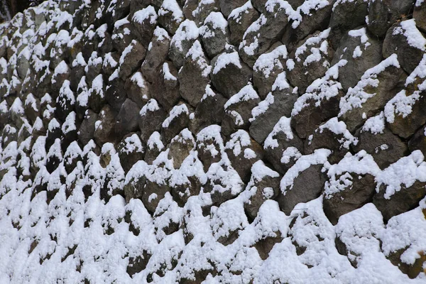 Stenmur Täckt Med Snö Sub Zero Temperaturer — Stockfoto