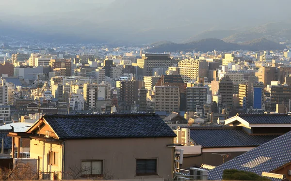 関西地域の都市 高層ビルからの眺め 日没の光 — ストック写真
