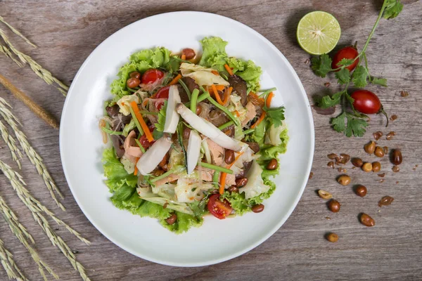 Salada Tailandesa Com Cenoura Tomate Macarrão Vidro Aipo Porco Imagens De Bancos De Imagens Sem Royalties
