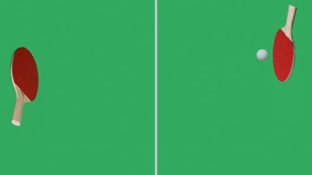 Две Красные Теннисные Ракетки Зеленом Столе Играют Белую Игру Высококачественные — стоковое видео