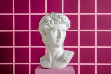 Piksel arka plandaki David antik heykeli dijital engelleme sanatı ve kripto jetonu konsepti olarak çok azdır. Yüksek kalite fotoğraf