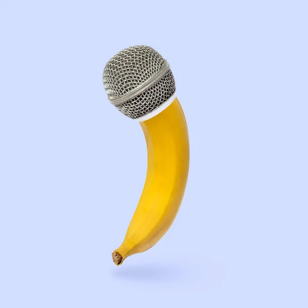 Lekfull Banan Med Mikrofon Minimal Idé Frukt Hälsosam Mat Ljud — Stockfoto