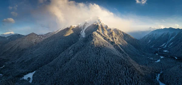 Δραματική Εναέρια Άποψη Της Κορυφής Του Βουνού Τελευταίες Ακτίνες Του — Φωτογραφία Αρχείου