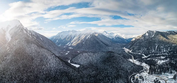 Αεροφωτογραφία Στην Κοιλάδα Του Βουνού Χειμώνα — Φωτογραφία Αρχείου