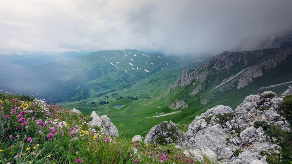 Вигляд Згори Гірську Долину Вкритий Похмурими Хмарами Лагонакі Кавказ Росія Стокове Фото
