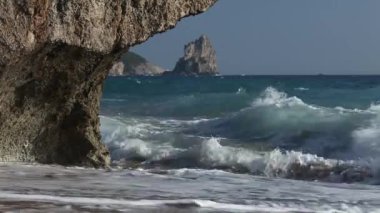 Kayalık sahil yakınındaki Agios Gordios village, Corfu, Yunanistan