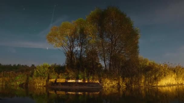 Timelapse Del Cielo Con Sentieri Stellari Sul Lago Pleshcheyevo Nell — Video Stock