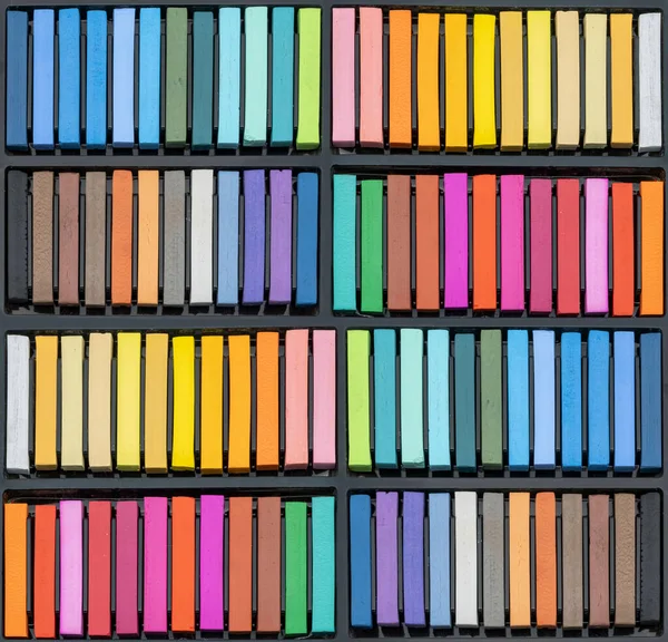 Una Caja Tiza Pastel Muchos Colores Diferentes Intensos Una Caja —  Fotos de Stock