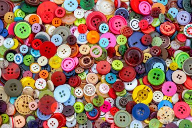 Renkli karışık dikiş düğmeleri arkaplanı. Üst görünüm