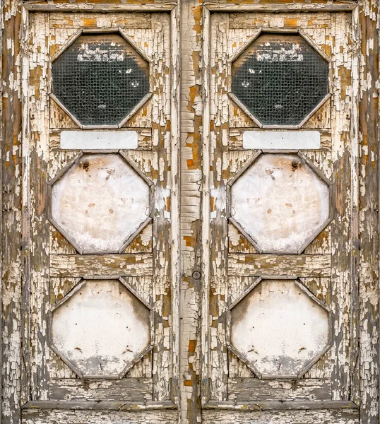 Старая Дверь Пилинговой Краской — стоковое фото