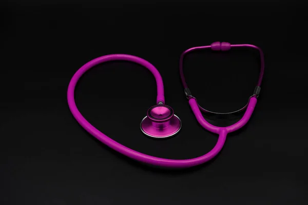 Růžový Stetoskop Tmavém Pozadí — Stock fotografie