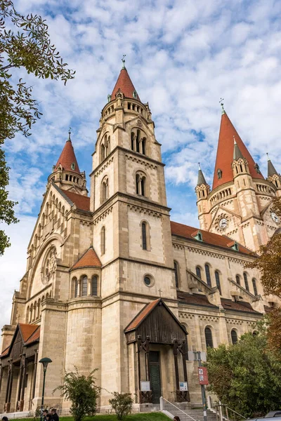 2022年9月28日 奥地利维也纳 1913年 阿西西教堂的圣方济各 Francis Assisi Church 在新伊丽莎白教堂的艺术中镶嵌了金色的马赛克 Mosaics — 图库照片