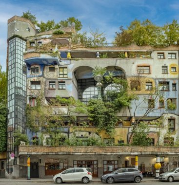 Viyana, Avusturya, 28 Eylül 2022, Hundertwasser evi, Viyana, Avusturya. Turistik bir yer, alışılmadık bir bina. Avrupa seyahati.