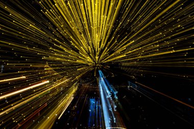 Işıklar yakınlaştırma tekniklerini, yıldız warp hızını kameranın içinde ve dışında yakınlaştırma efektini kullanır.