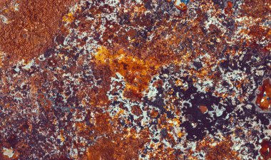 Bir arabanın üzerindeki boya ve pasın soyut makro görüntüsü