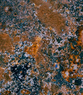 Bir arabanın üzerindeki boya ve pasın soyut makro görüntüsü