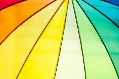 Gökkuşağı spektrum bir şemsiye çok renkli arka plan