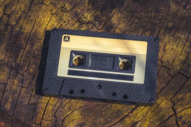 Kuru bir günlük üzerindeki eski bir ses kaydı