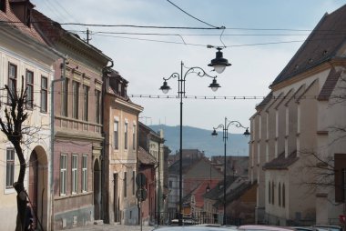 Sibiu, Romanya - 10 Nisan 2010. Ortaçağ Sibiu-Hermannstadt, Transilvanya, Romanya 'daki tarihi eski binaların manzarası