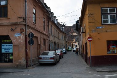 Sibiu, Romanya - 10 Nisan 2010. Ortaçağ Sibiu-Hermannstadt, Transilvanya, Romanya 'daki tarihi eski binaların manzarası