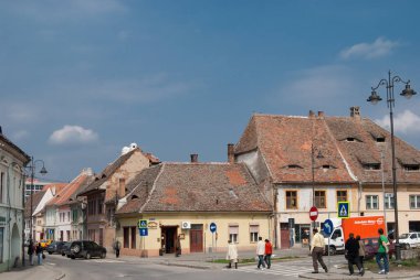 Sibiu, Romanya - 10 Nisan 2010. Ortaçağ Sibiu-Hermannstadt, Transilvanya, Romanya 'daki tarihi eski binaların manzarası