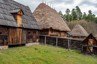 Rumen geleneksel evinin harika kırsal manzarası