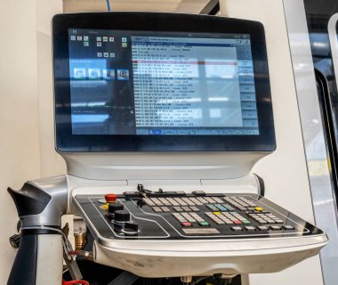 Sayısal kontrol ve dokunmatik ekran görüntüsü olan makine kontrol paneli