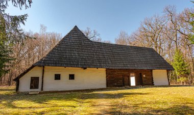Rumen geleneksel evinin harika kırsal manzarası