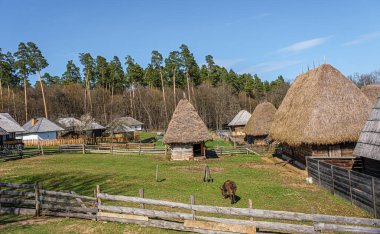 Rumen geleneksel evinin harika kırsal manzarası