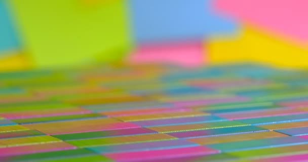 Graffette Metalliche Ufficio Multicolore Cucitrice Tavolo Rotante Con Carta Multicolore — Video Stock