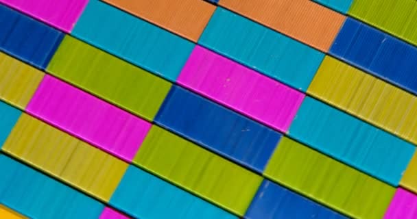 Grampos Metálicos Escritório Multicoloridos Para Grampeador Uma Mesa Rotativa — Vídeo de Stock