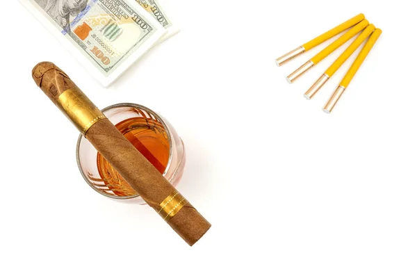 Qualitäts Zigarren Mit Cognac Cutter Und 100 Dollar Papier — Stockfoto