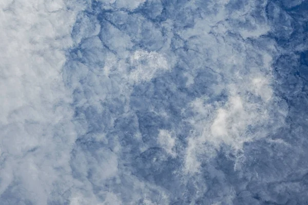 Vita Moln Den Blå Himlen — Stockfoto