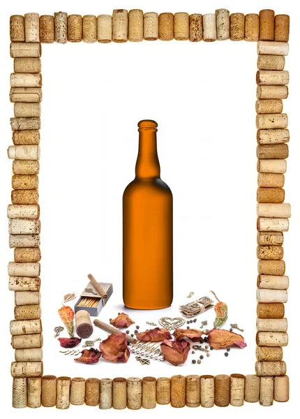 Matte Orangefarbene Weinflasche Mit Rosenblütenblättern Zigaretten Paprika Streichhölzern Und Bronze — Stockfoto