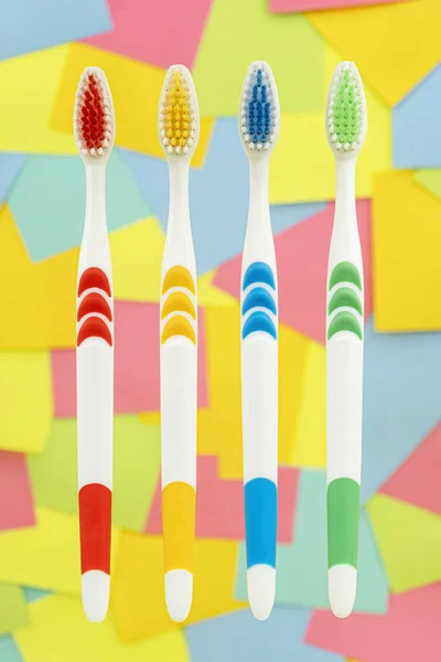 Red Yellow Blue Green Toothbrushes Multicolored Paper Sticky Notes Background — Stock Photo, Image