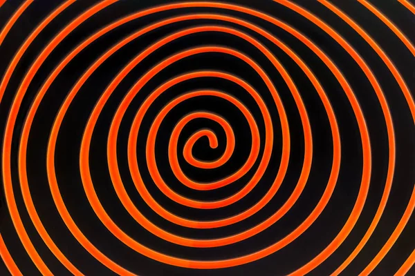 Koyu arkaplanda basit turuncu spiral