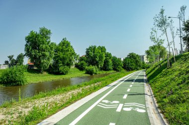 Modern kentte ekolojik bisiklet taşımacılığı için yeni bisikletçi yolları inşa edildi: Sibiu, Romanya