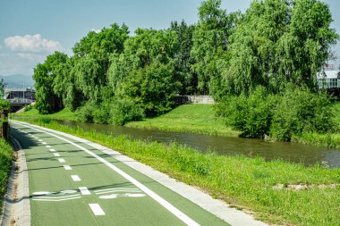 Modern kentte ekolojik bisiklet taşımacılığı için yeni bisikletçi yolları inşa edildi: Sibiu, Romanya