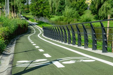 Modern kentte ekolojik bisiklet taşımacılığı için yeni bisikletçi yolları inşa edildi: Sibiu, Romanya