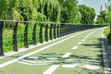 Modern kentte ekolojik bisiklet taşımacılığı için yeni bisikletçi yolları inşa edildi: Sibiu, Romanya