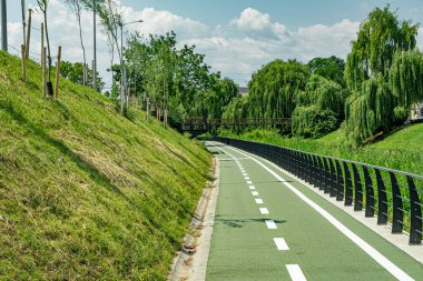 Modern kentte ekolojik bisiklet taşımacılığı için yeni bisikletçi yolları inşa edildi: Sibiu, Romanya