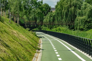 Modern kentte ekolojik bisiklet taşımacılığı için yeni bisikletçi yolları inşa edildi: Sibiu, Romanya