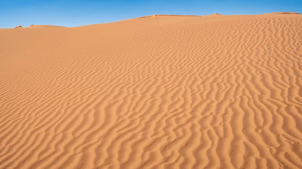 Schöne Sanddünen Der Wüste lizenzfreie Stockbilder
