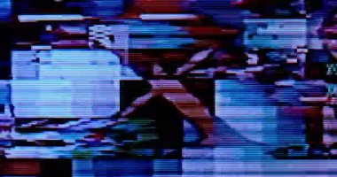 Analog Televizyon ya da Monitör 'de arızalı TV ekran makro video, soyut şekil ve renkler