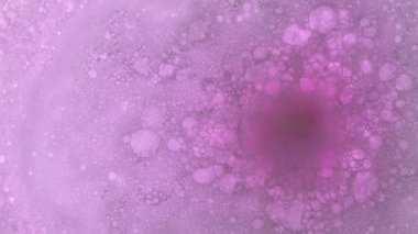 Banyo bombası baloncukları, kozmetik ürünleri ve cilt bakımıyla suda çözünür.