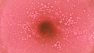 Banyo bombası baloncukları, kozmetik ürünleri ve cilt bakımıyla suda çözünür.