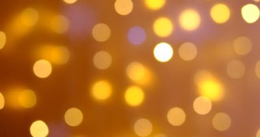 Noel ışıkları arka planda odaklanmamış. Bulanık peri ışıkları. Odaklanma dışı tatil geçmişi. 