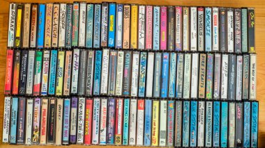 Giurgiu, Romanya - 21 Nisan 2016. Ses kaset koleksiyonu, üst görünüm