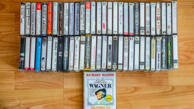 Giurgiu, Romanya - 21 Nisan 2016. Ses kaset koleksiyonu, üst görünüm